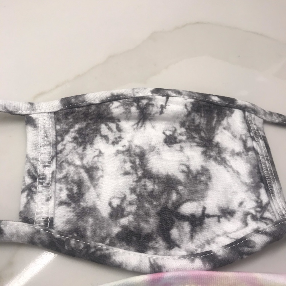 TIE DYE & BLACK 3 PACK MASKS NEW - Picture 2 of 7